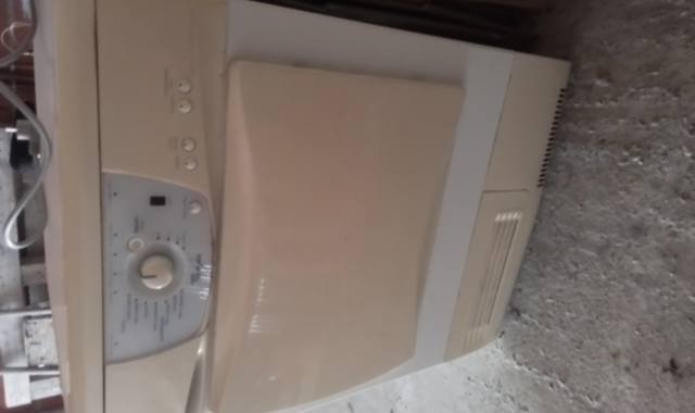 Electroménager sèche-linge à réparer