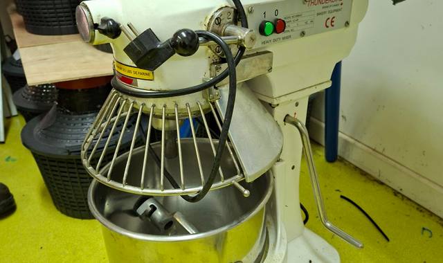 Electroménager pétrin professionnel Thunderbird bol mélangeur de 10L, cuve inox