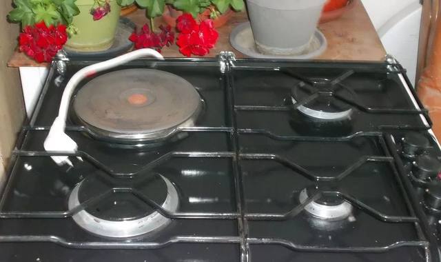 Electroménager plaque de cuisson 3 gaz 1 électrique sur Grenoble