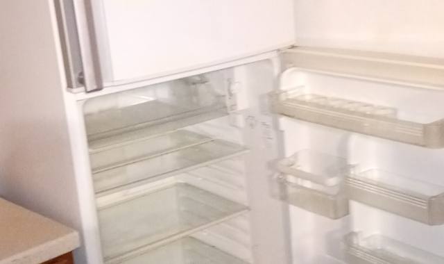 Electroménager réfrigérateur de couleur blanc