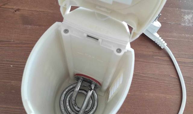 Electroménager bouilloire blanche