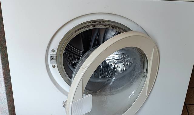 Electroménager machine a laver Siemens + congélateur en parfait état de fonctionnement