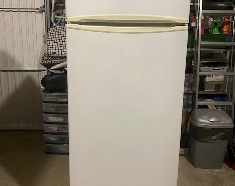 Electroménager je donne un frigo FAGOR combiné fonctionnel à venir chercher à Valenciennes