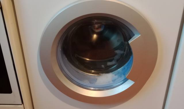 Electroménager lave linge à réparer