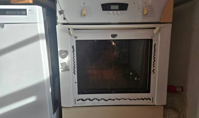 Electroménager four qui fonctionne encore bien
