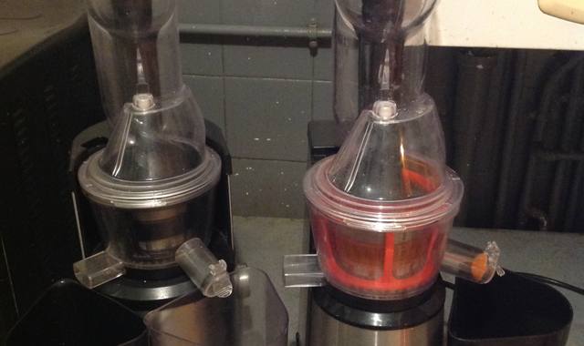 Electroménager 2 extracteurs de jus en bon état