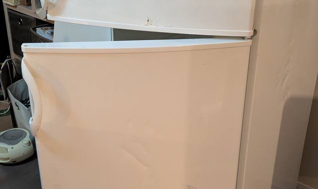 Electroménager frigo avec congélateur