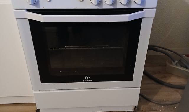 Electroménager gaziniere Indesit gaz de ville