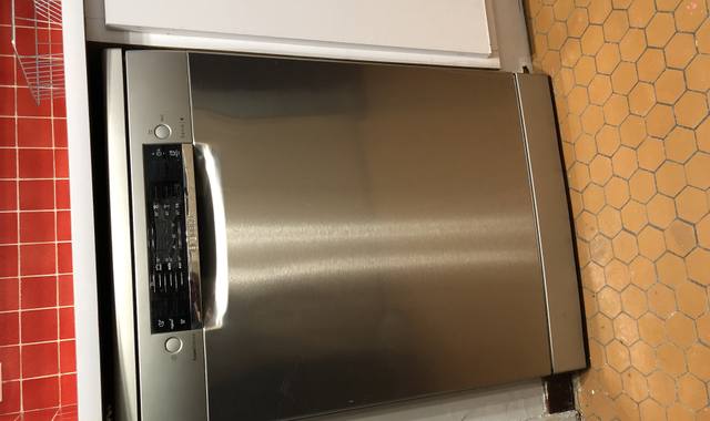 Electroménager lave-vaisselle très bon état