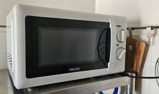 Electroménager four à micro-ondes en bon état
