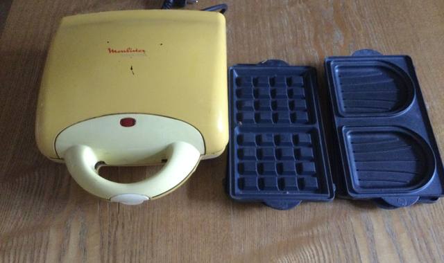 Electroménager appareil à gaufres et croque monsieur à réparer