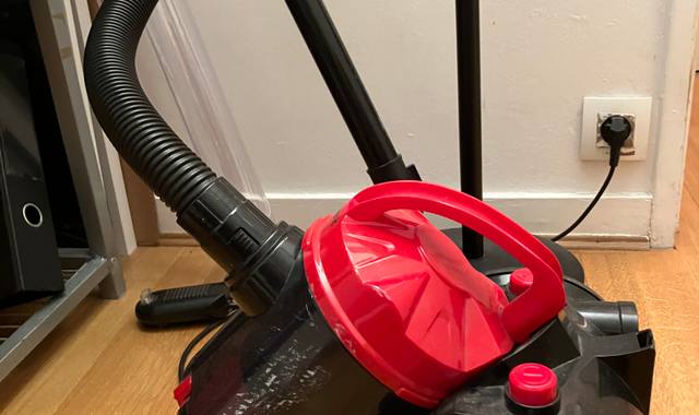 Electroménager aspirateur compact