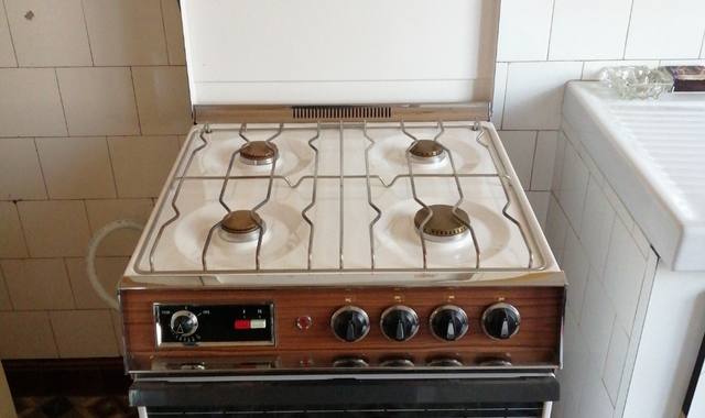 Electroménager une cuisinière à gaz Sholtes