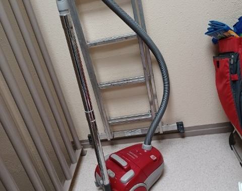 Electroménager aspirateur tornado avec brosse neuve