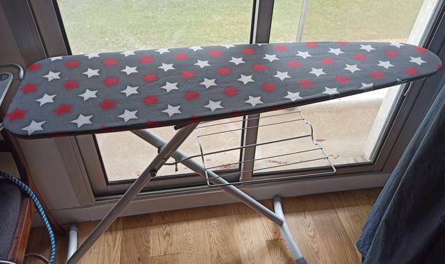 Electroménager table à repasser