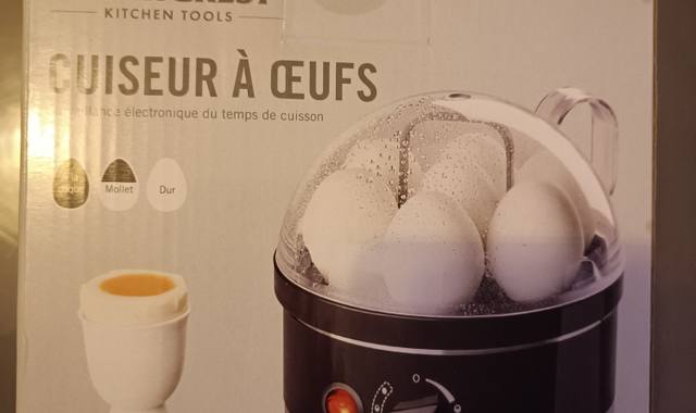 Electroménager cuiseur à oeufs tout neuf emballe