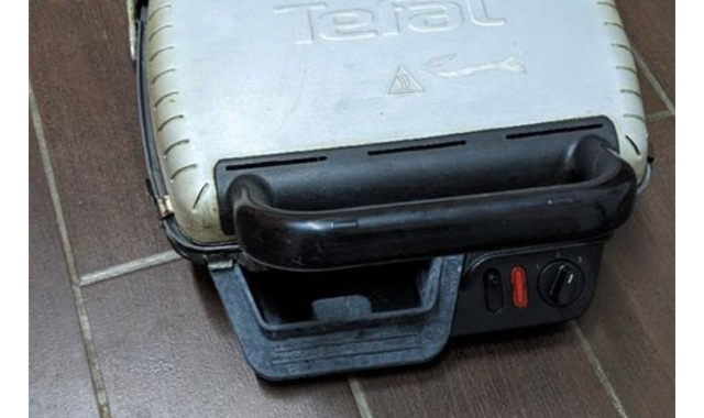 Electroménager grill Tefal. une des 2 faces ne chauffe pas