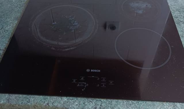 Electroménager table vitrocéramique