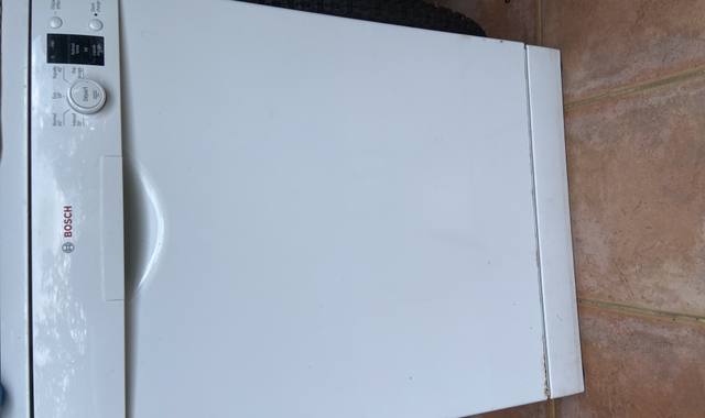 Electroménager lave vaisselle Bosh en état de marche mais avec carte mère défaillante