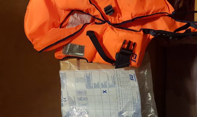 Equipements pour Bébé, Enfants, Puériculture 2 gilets de sauvetage, balade en bateau