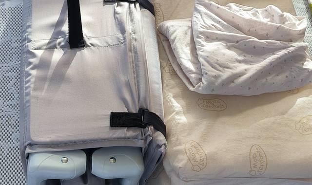 Equipements pour Bébé, Enfants, Puériculture lit parapluie avec matelas et drap en bon etat