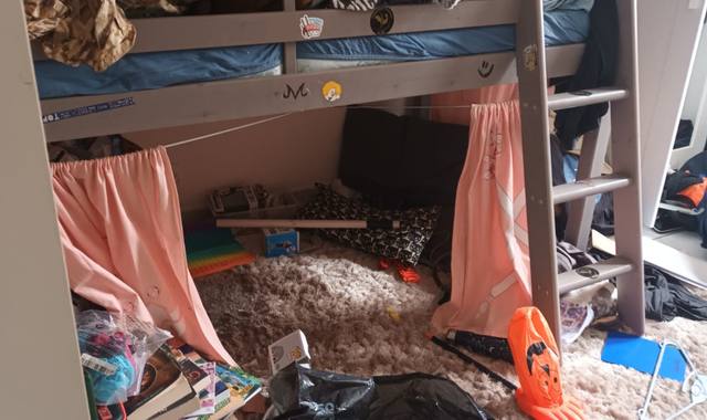 Equipements pour Bébé, Enfants, Puériculture lit mezzanine. Très bon état malgré quelques autocollants.