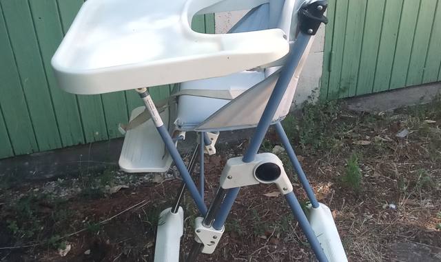 Equipements pour Bébé, Enfants, Puériculture une chaise haute