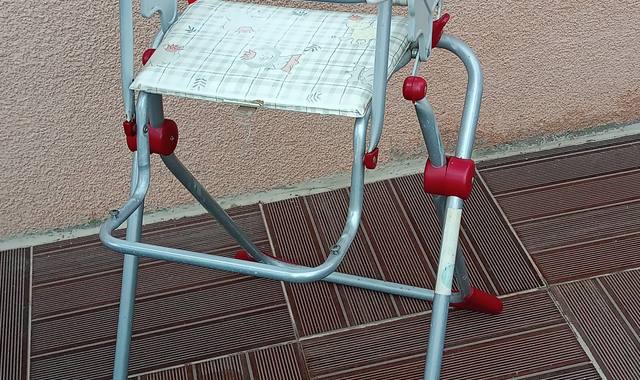 Equipements pour Bébé, Enfants, Puériculture chaise de bébé ( sans la tablette )