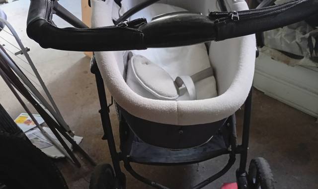Equipements pour Bébé, Enfants, Puériculture poussette landeau + cosy