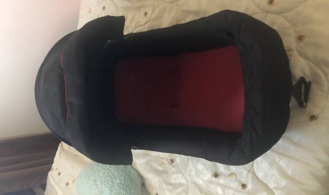 Equipements pour Bébé, Enfants, Puériculture un landeau noir