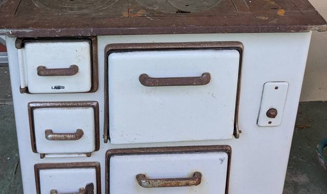 Ferraille, métaux divers ancienne cuisinière bois