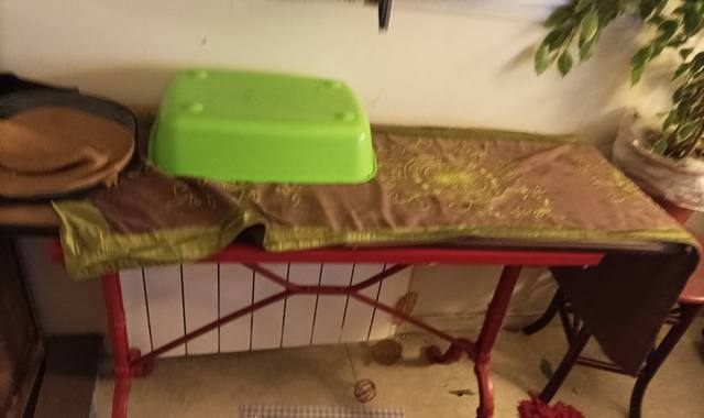 Ferraille, métaux divers pied de table en fonte