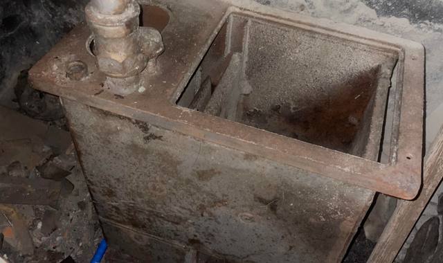 Ferraille, métaux divers vielle chaudière en fonte