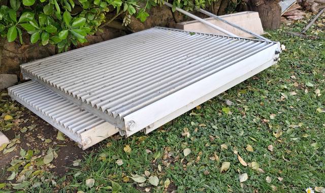 Ferraille, métaux divers 3 radiateurs en Fer