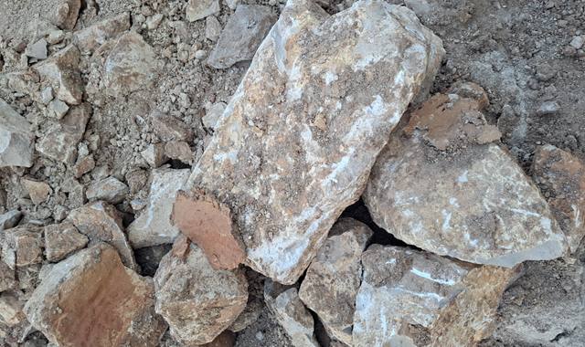 Ferraille, métaux divers grosse pierres