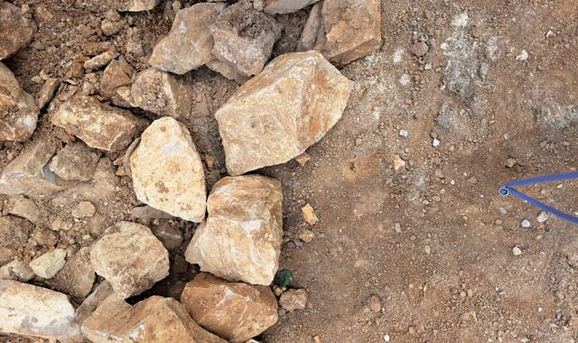 Ferraille, métaux divers grosse pierres