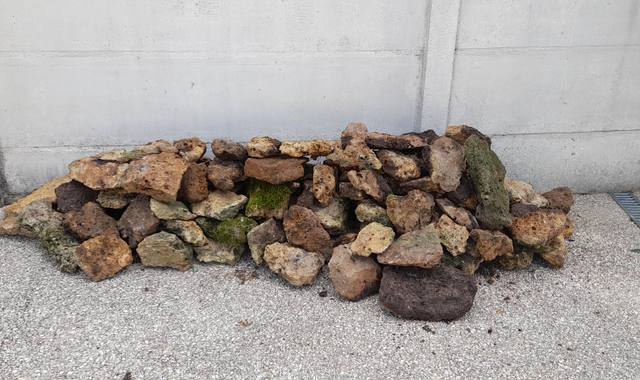 Ferraille, métaux divers pierres de Meulière