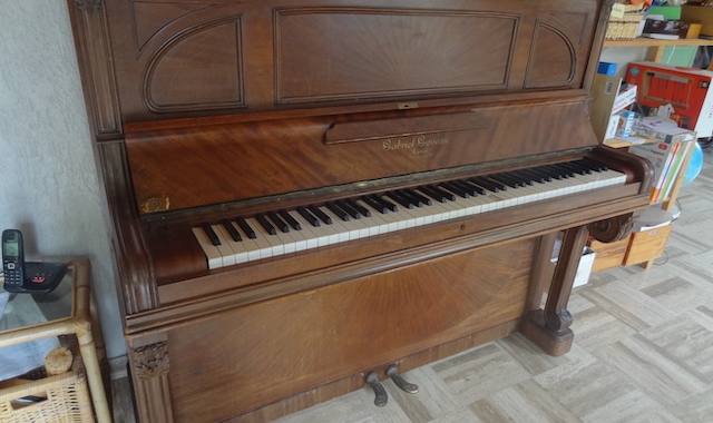 Instruments de musique piano droit