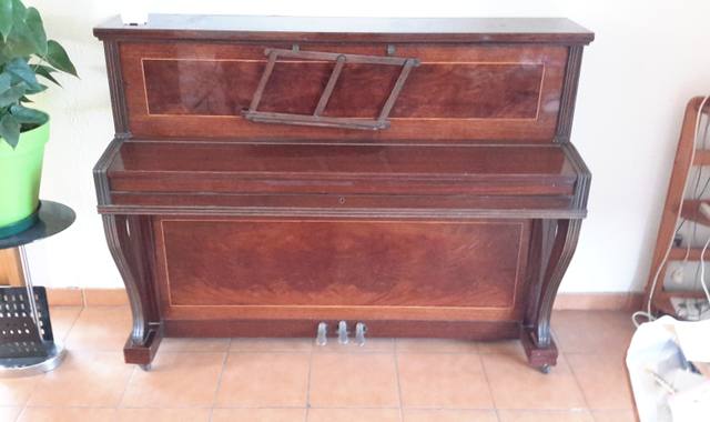Instruments de musique piano droit Bentley   bon état