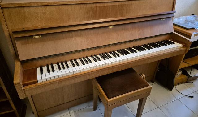 Instruments de musique beau piano d'apprentissage