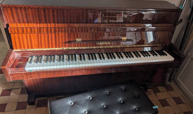 Instruments de musique piano a venr chercher car demenagement au 28/02