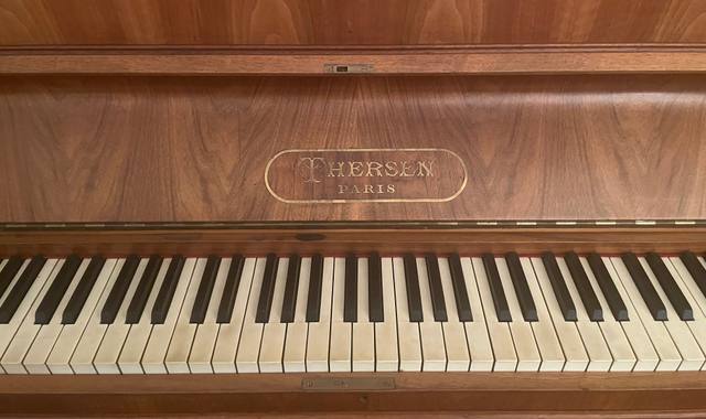 Instruments de musique d’un piano ancien