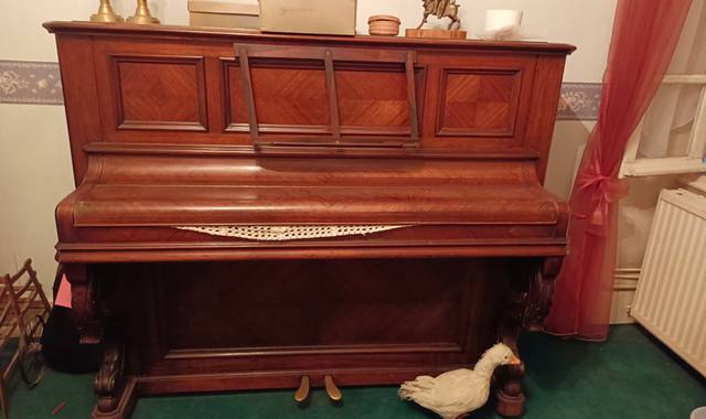 Instruments de musique piano droit Érard à venir chercher à Bourges