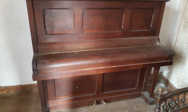 Instruments de musique piano droit ancien
