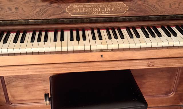 Instruments de musique piano droit ancien