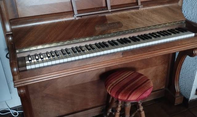 Instruments de musique piano droit