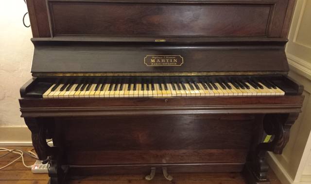 Instruments de musique piano ancien Martin / Paris -Toulouse