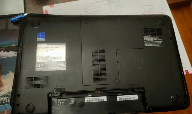 Informatique ordinateur portable (pour pièceje donne 2)