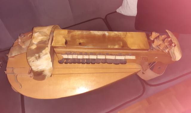 Instruments de musique vielle à roue