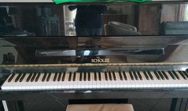 Instruments de musique piano droit et siège SCHOLZE